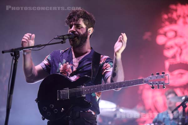 FOALS - 2019-08-25 - SAINT CLOUD - Domaine National - Scene de la Cascade - Yannis Philippakis - Jack Bevan